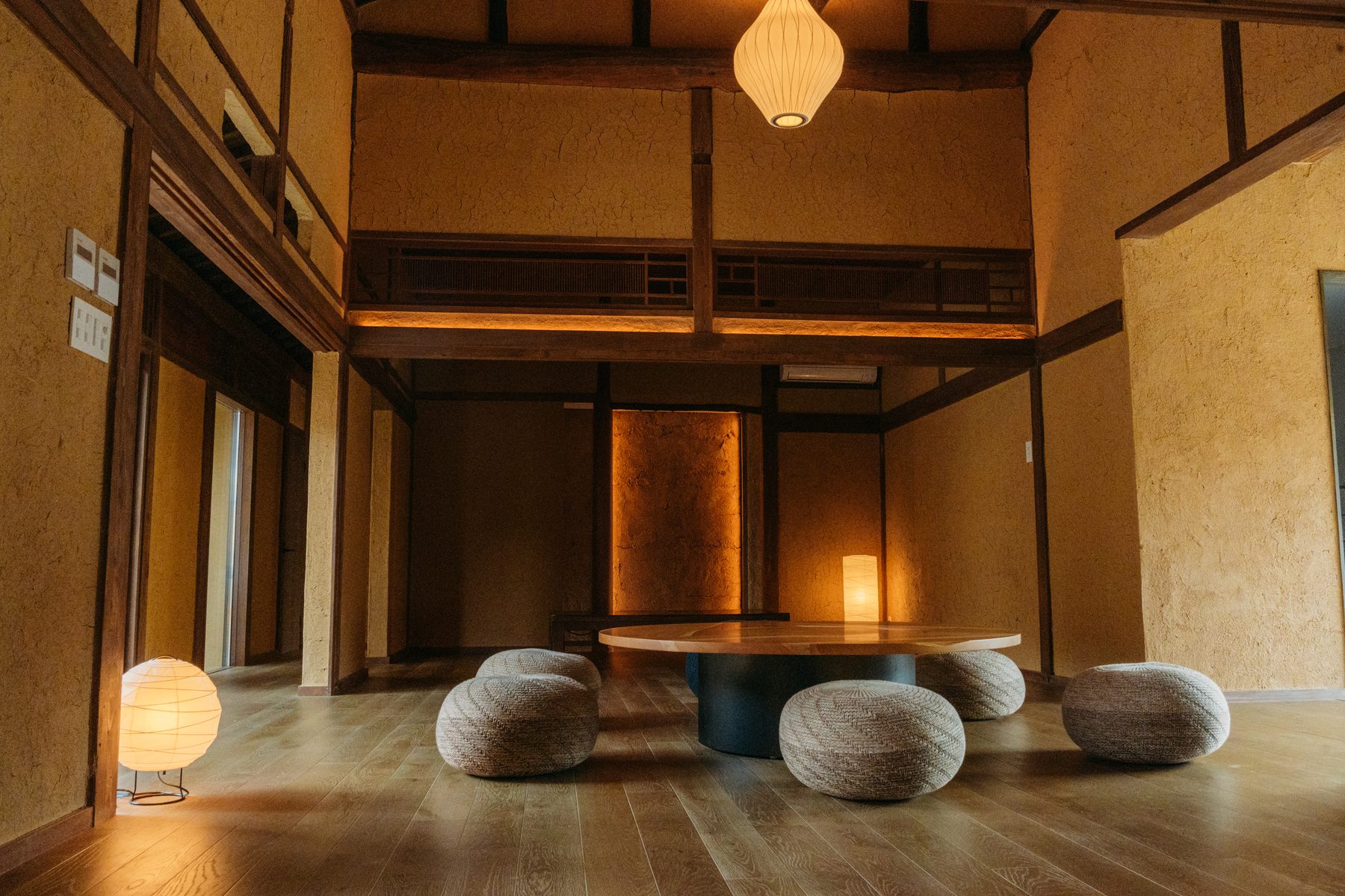 囲み宿こわねの囲炉裏のある居間